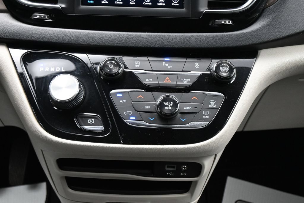 Used 2018 Chrysler Pacifica Touring-L FWD image 20