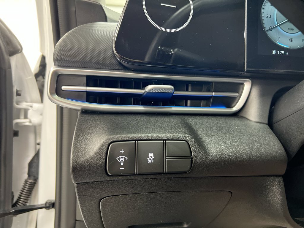 Used 2024 Hyundai Elantra SEL FWD image 19