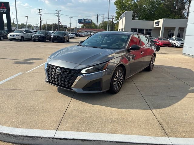 Used 2024 Nissan Altima 2.5 SV image 3