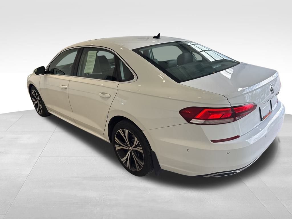 Used 2020 Volkswagen Passat 2.0T SEL image 3