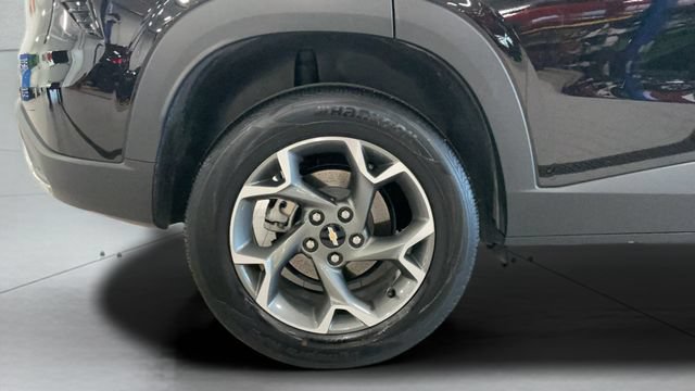Used 2025 Chevrolet Trax LT w/ LT Convenience Package FWD image 25