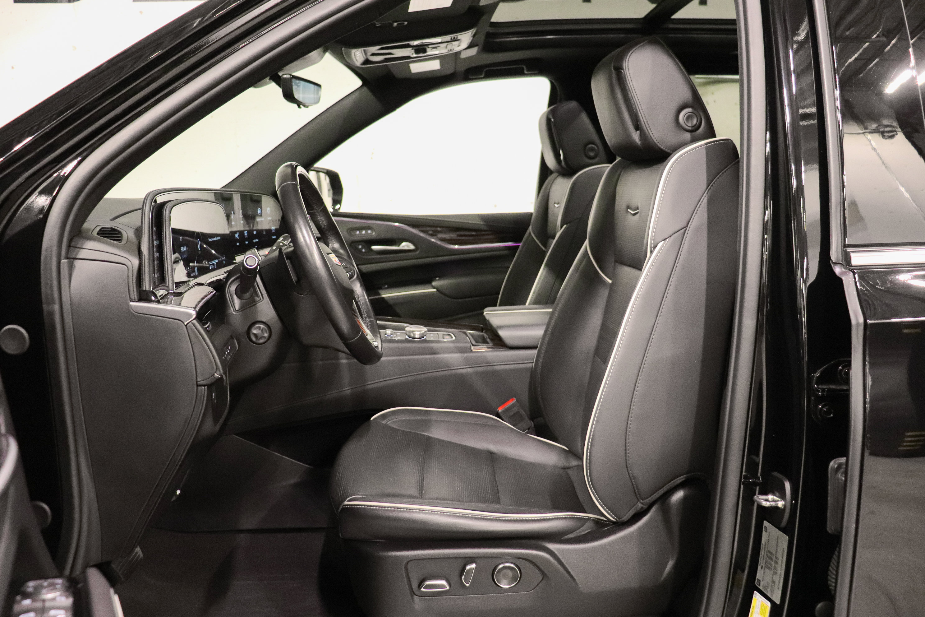 Used 2023 Cadillac Escalade Premium Luxury AWD/4WD image 11