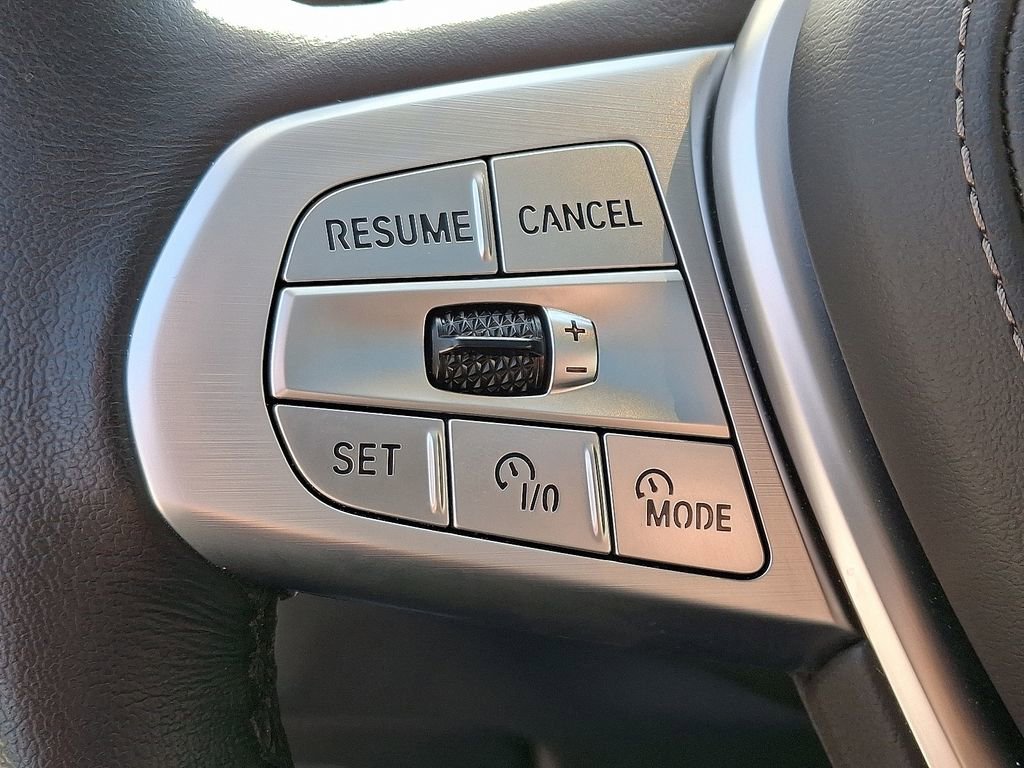 Used 2025 BMW X7 xDrive40i w/ Premium Package AWD/4WD image 23