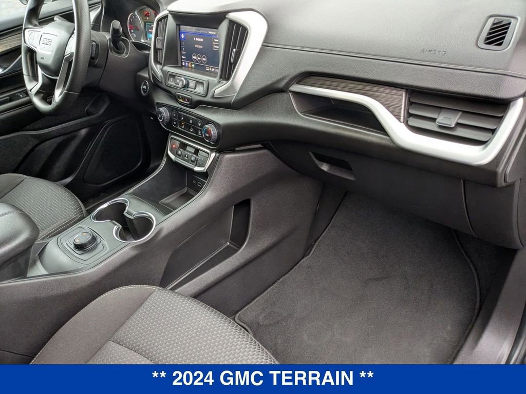 Used 2024 GMC Terrain SLE image 31