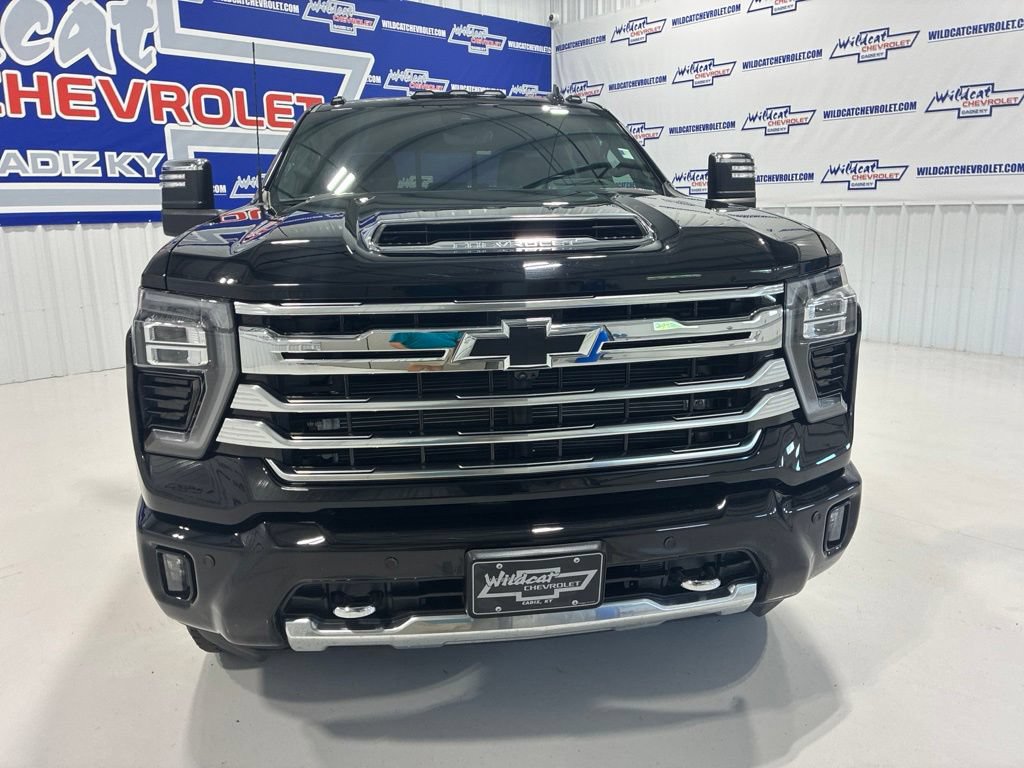 Used 2025 Chevrolet Silverado 2500 High Country w/ High Country Premium Package AWD/4WD image 11