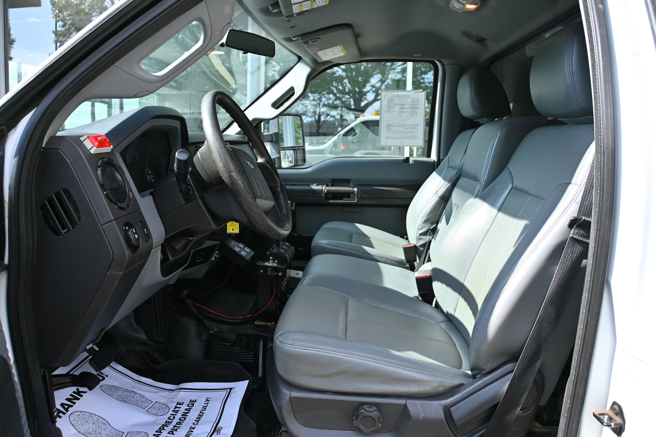 Used 2015 Ford F550 4x4 Regular Cab Super Duty image 6