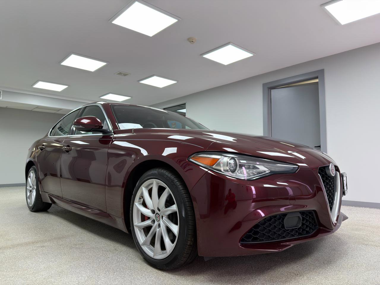 Used 2018 Alfa Romeo Giulia AWD image 4