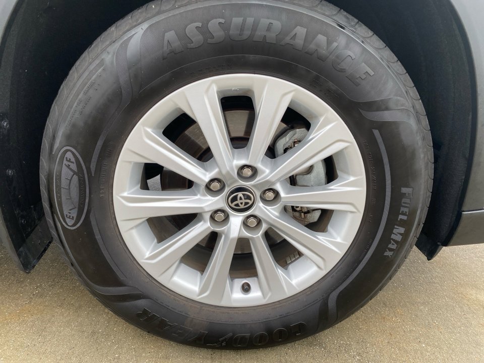 Used 2024 Toyota Grand Highlander XLE image 25