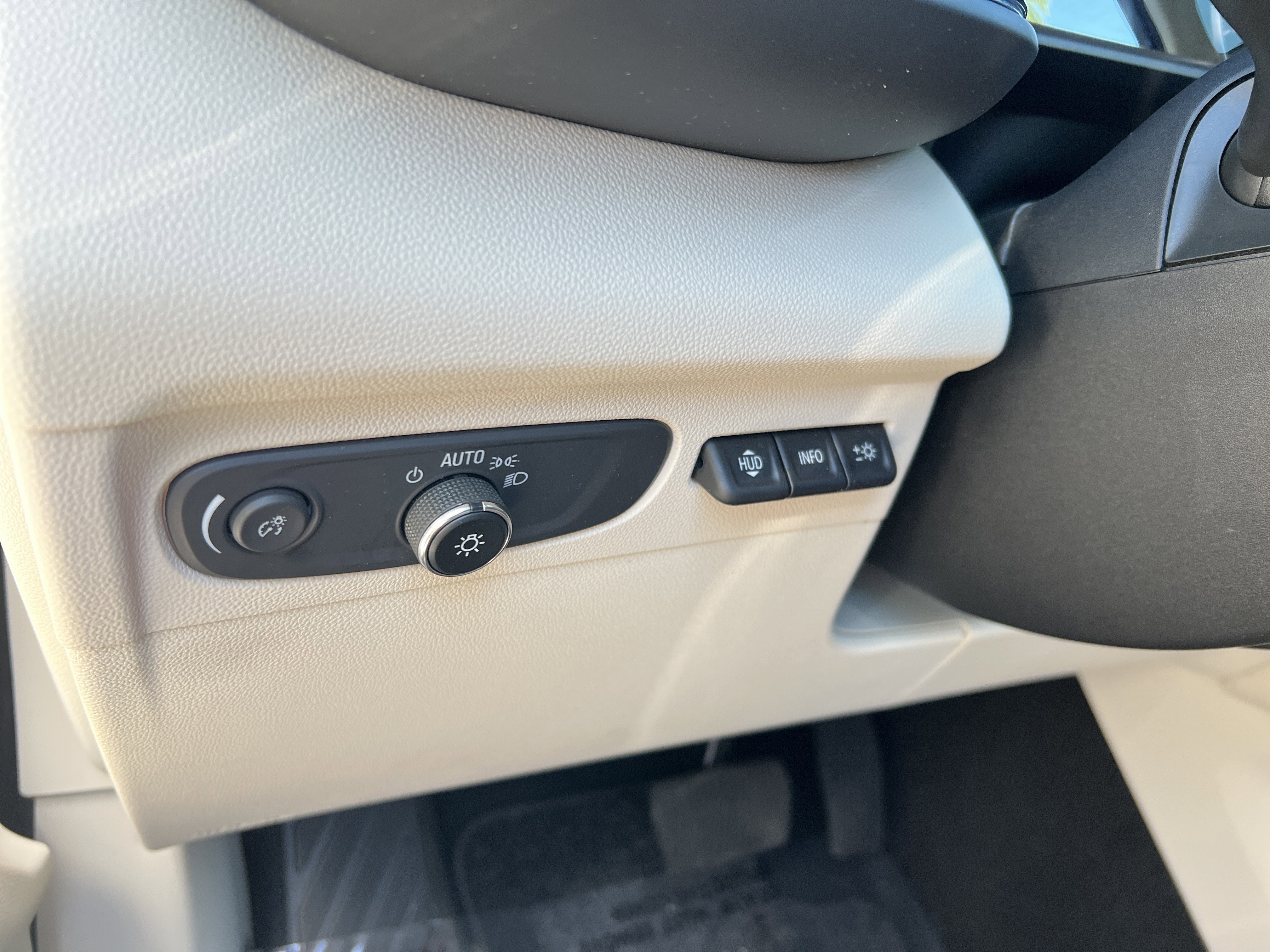Used 2023 Buick Envision Avenir FWD image 38