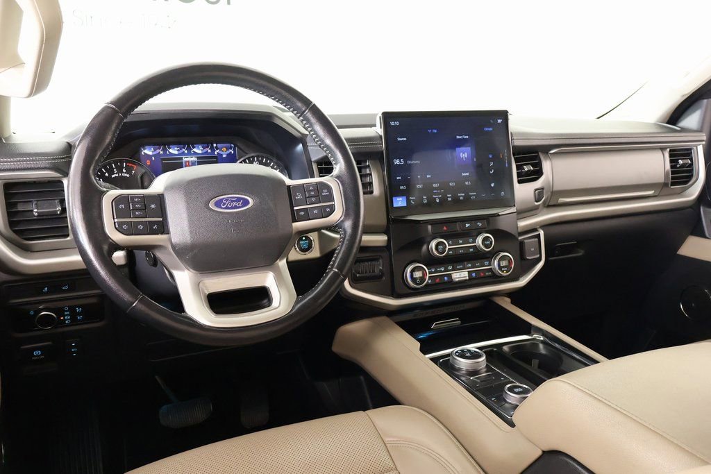 Used 2023 Ford Expedition Max XLT image 2