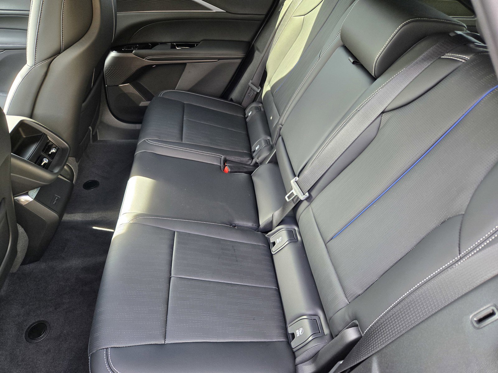 New 2026 Cadillac Lyriq Sport AWD/4WD image 6