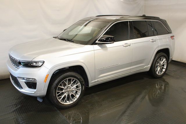 Used 2024 Jeep Grand Cherokee Summit image 2
