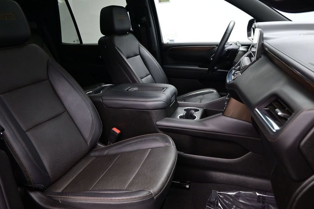 Used 2024 Chevrolet Tahoe High Country AWD/4WD image 13