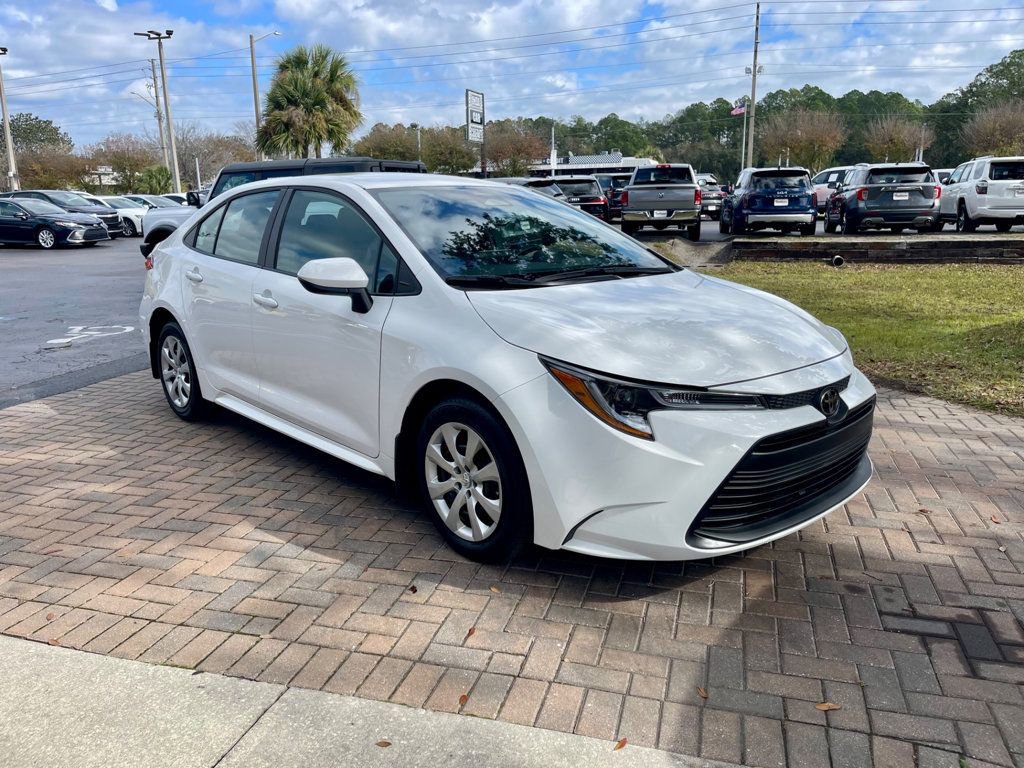 Used 2025 Toyota Corolla LE image 7