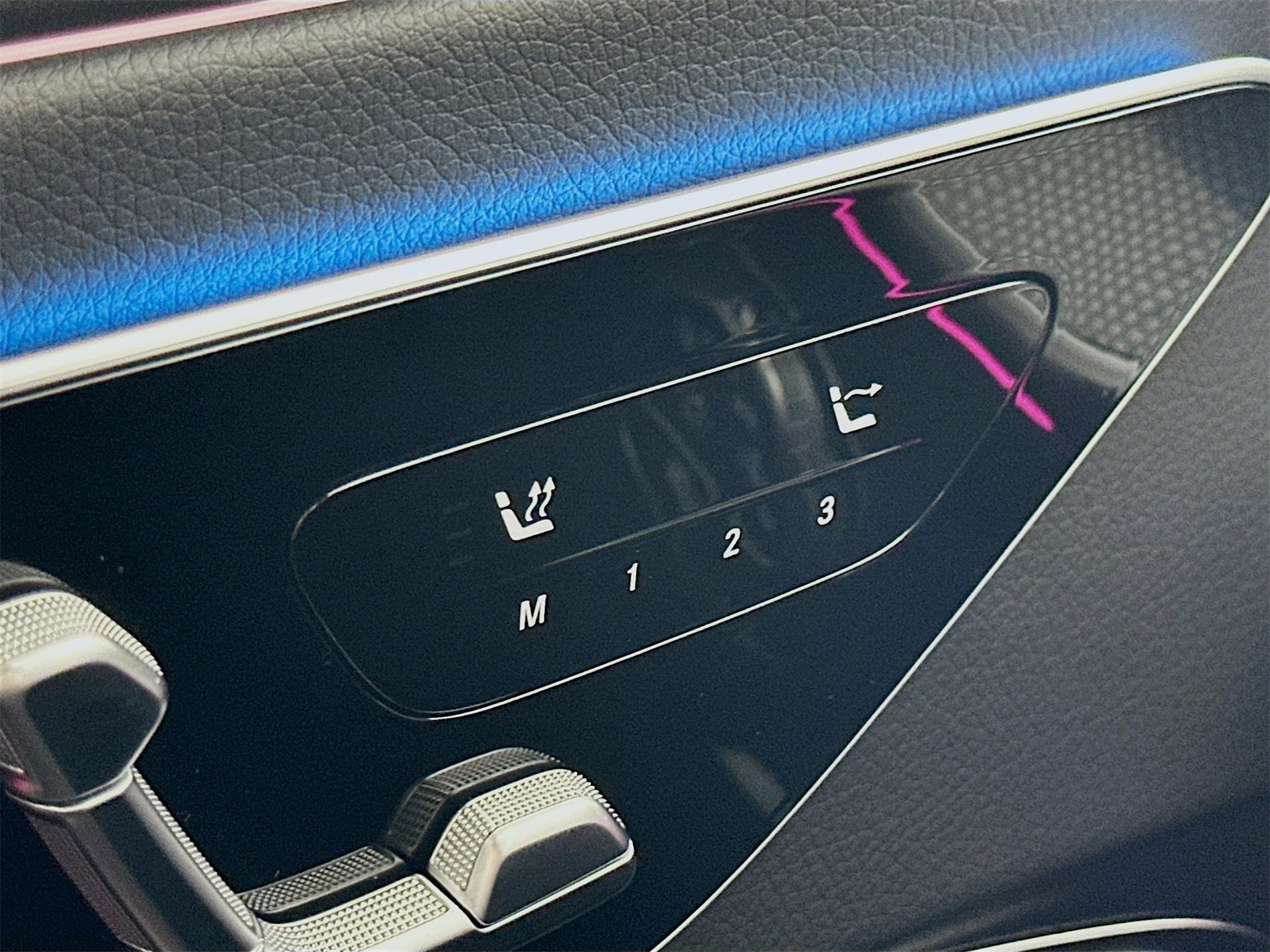 Used 2025 Mercedes-Benz CLE 300 4MATIC Cabriolet image 22