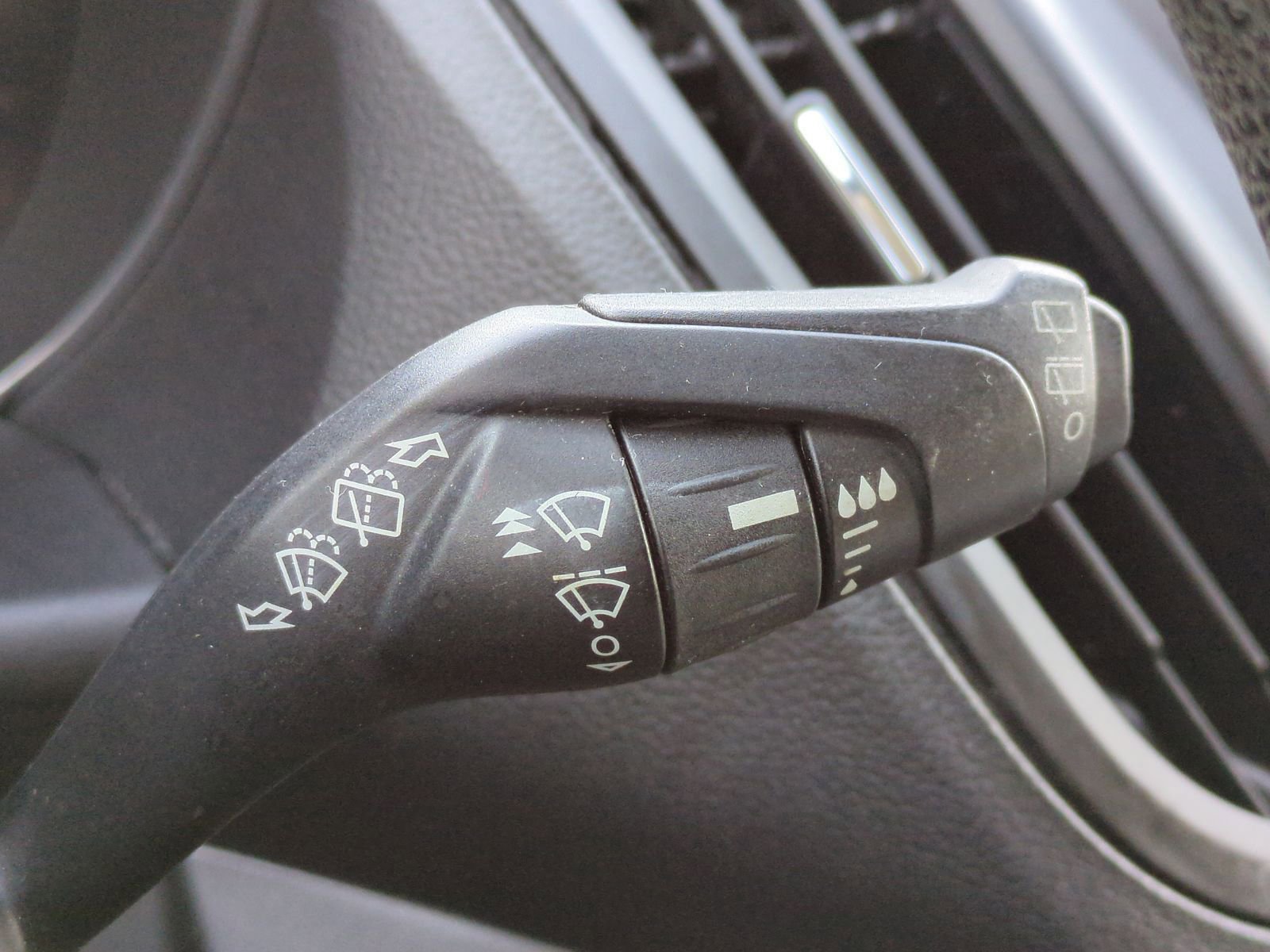 Used 2015 Ford Escape SE image 20