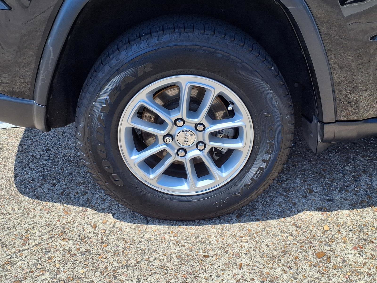 Used 2019 Jeep Grand Cherokee Laredo RWD image 29