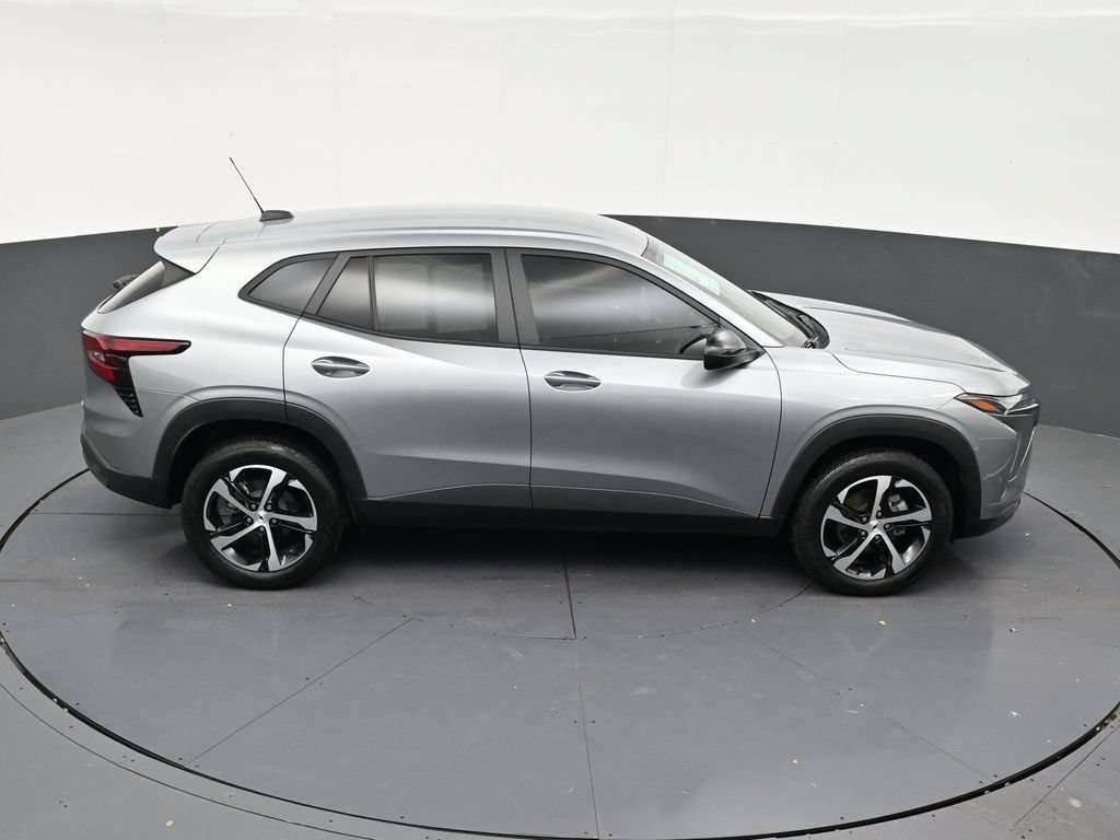 Used 2025 Chevrolet Trax RS FWD image 17