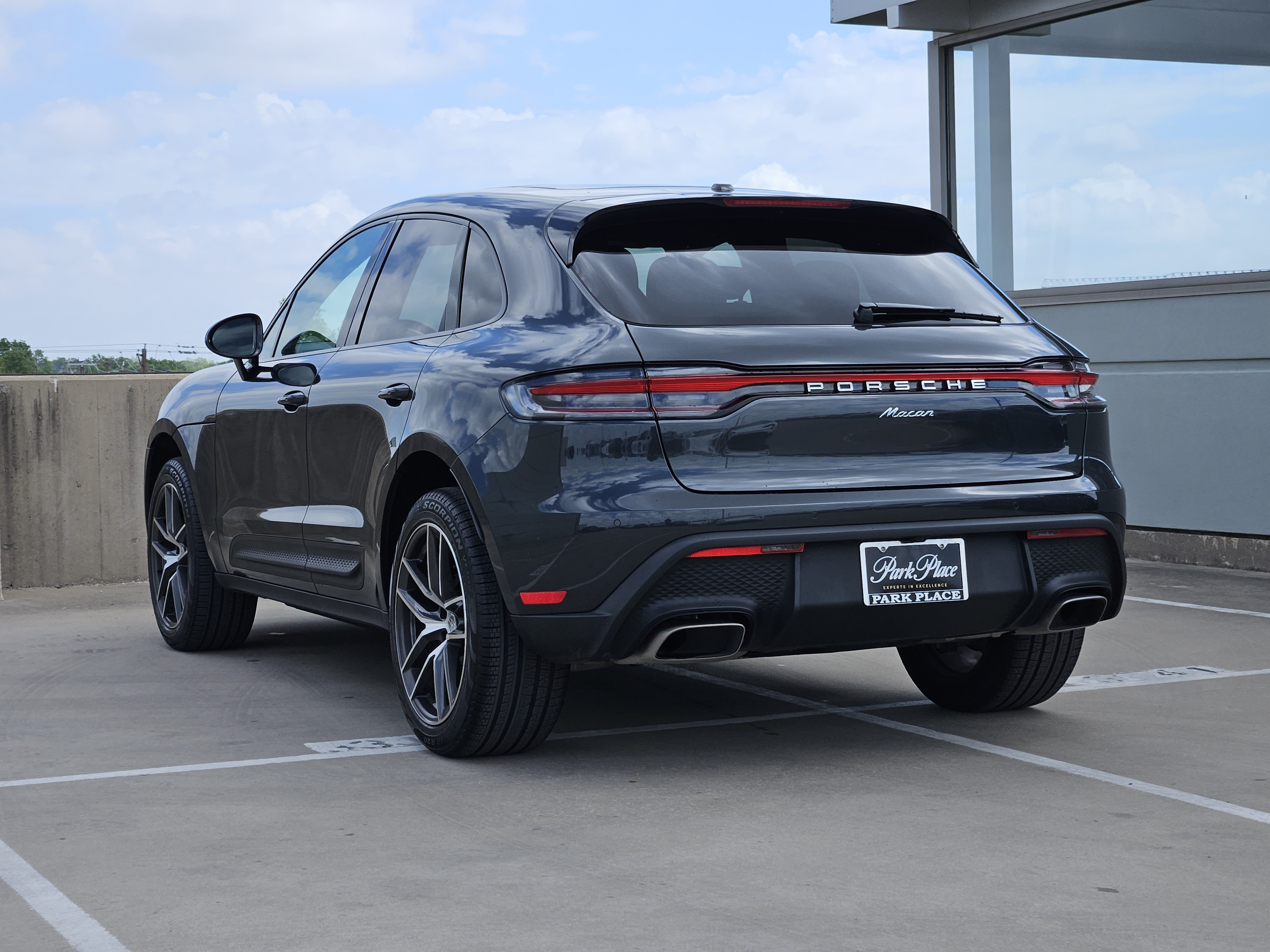 Certified 2026 Porsche Macan AWD/4WD image 3