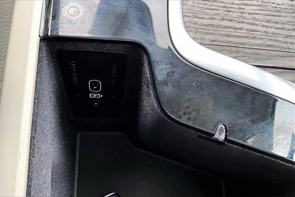 Used 2024 Volvo XC90 B5 Plus w/ Protection Package image 16