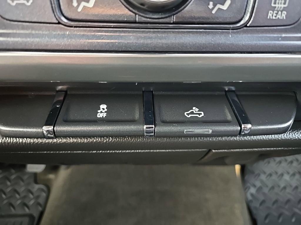 Used 2018 Chevrolet Silverado 1500 LT w/ All Star Edition image 21