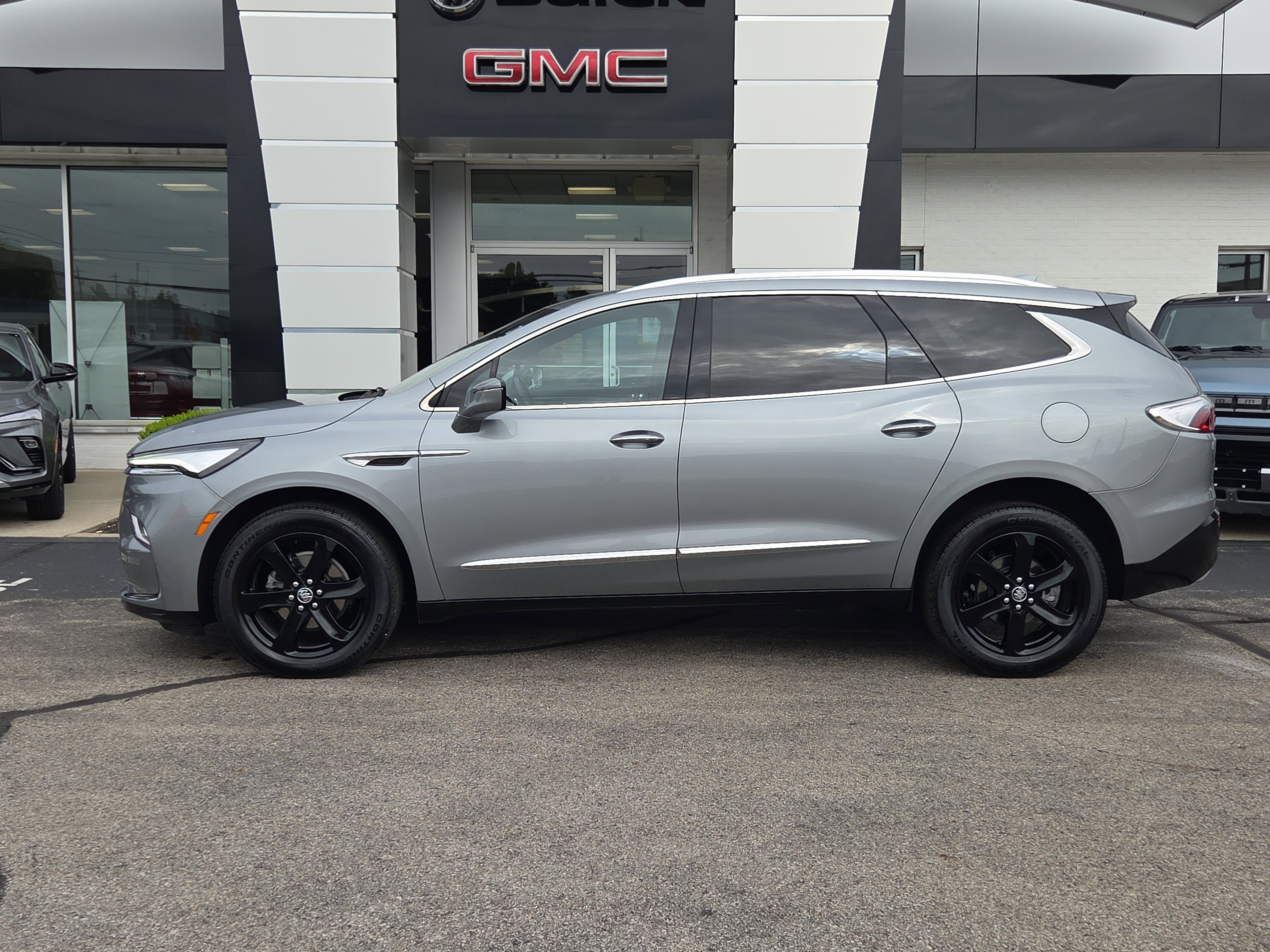 Used 2024 Buick Enclave Essence w/ Sport Touring Edition image 2