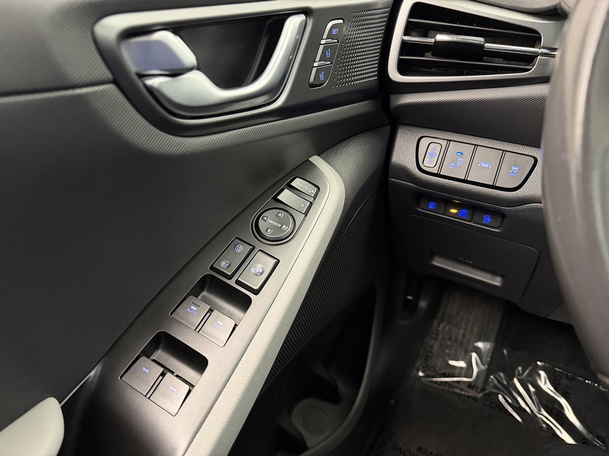 Used 2021 Hyundai Ioniq Limited FWD image 16
