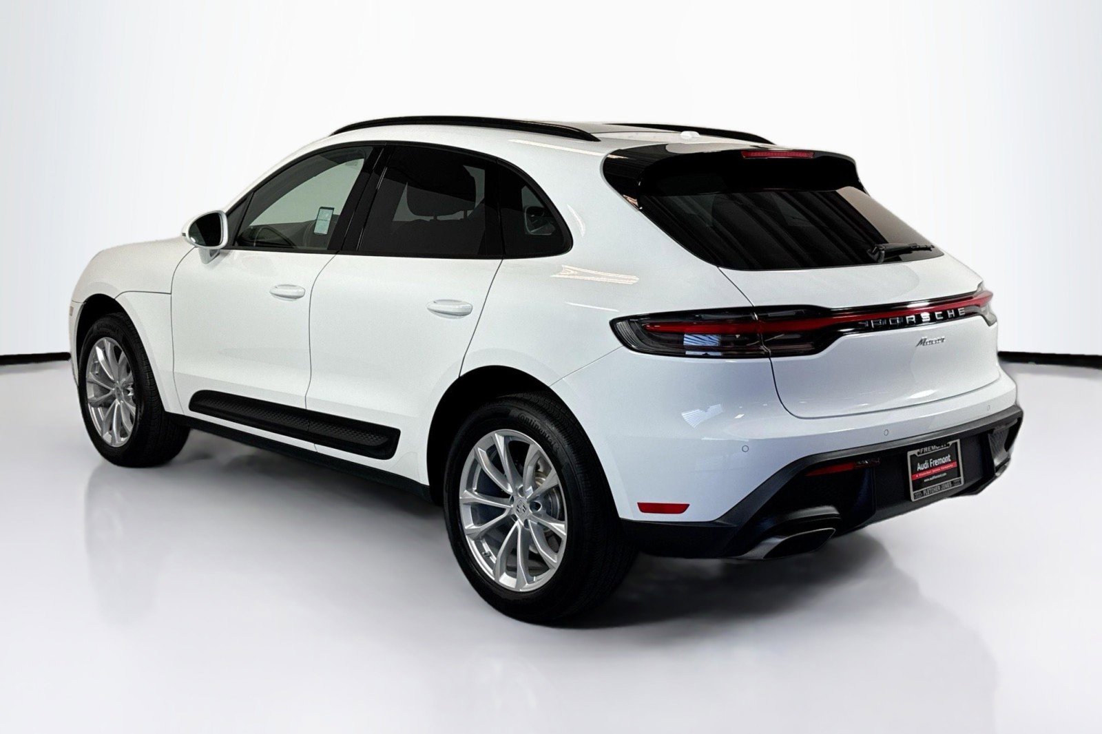 Used 2024 Porsche Macan Turbo image 7