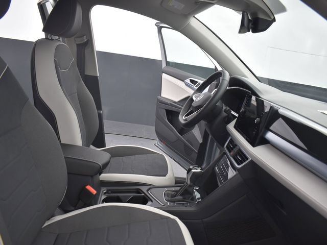 Used 2025 Volkswagen Taos SE FWD image 26