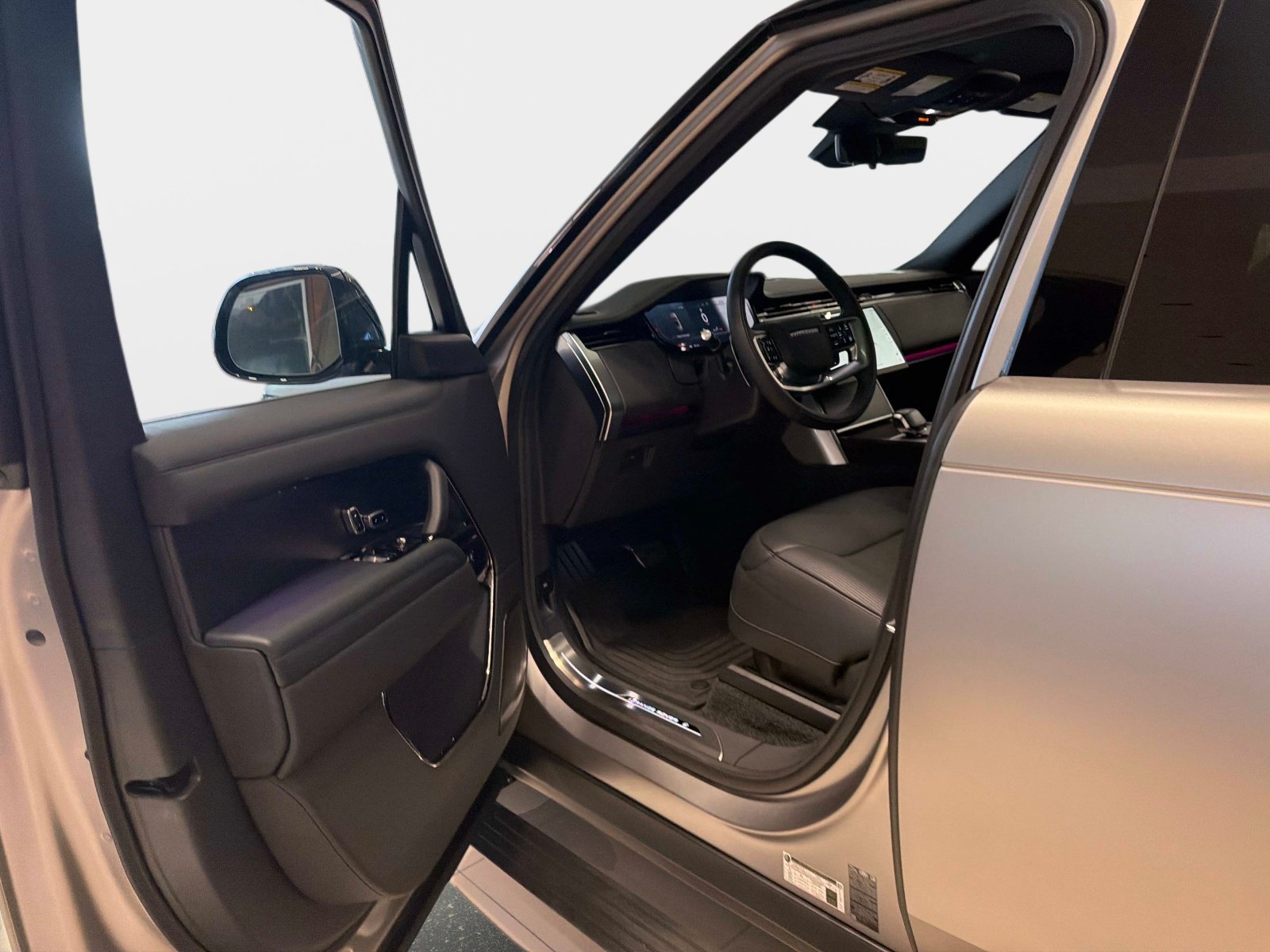 New 2026 Land Rover Range Rover SV AWD/4WD image 21