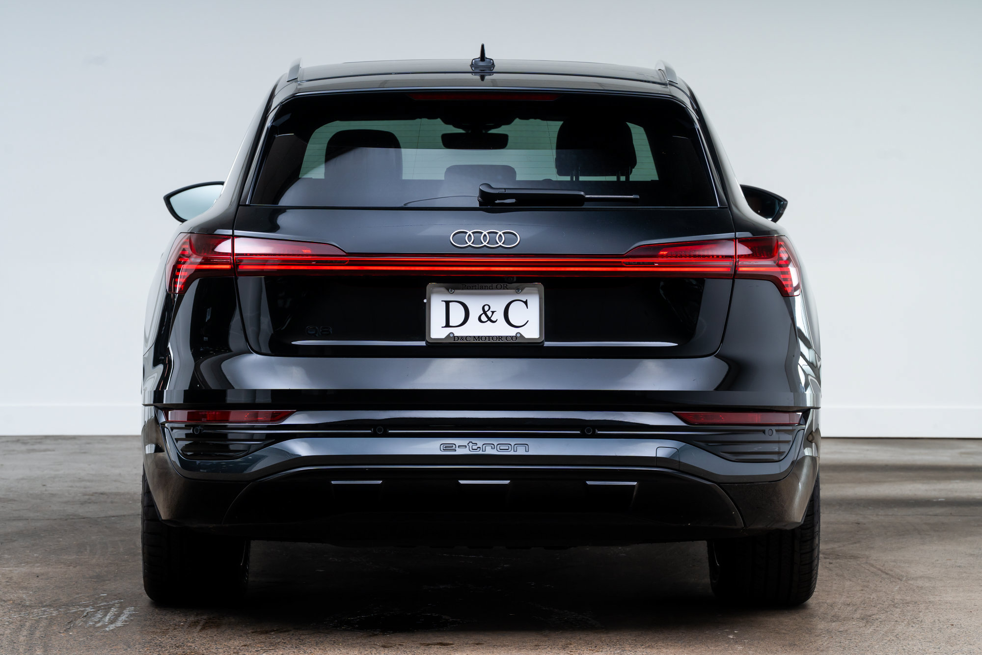 Used 2024 Audi Q8 e-tron Premium Plus w/ Premium Plus Package AWD/4WD image 6