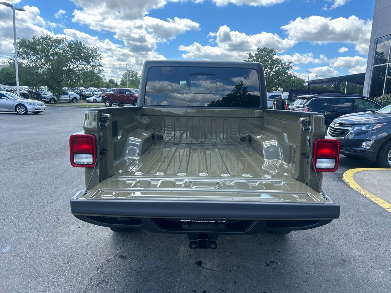 Used 2026 Jeep Gladiator Sport AWD/4WD image 13