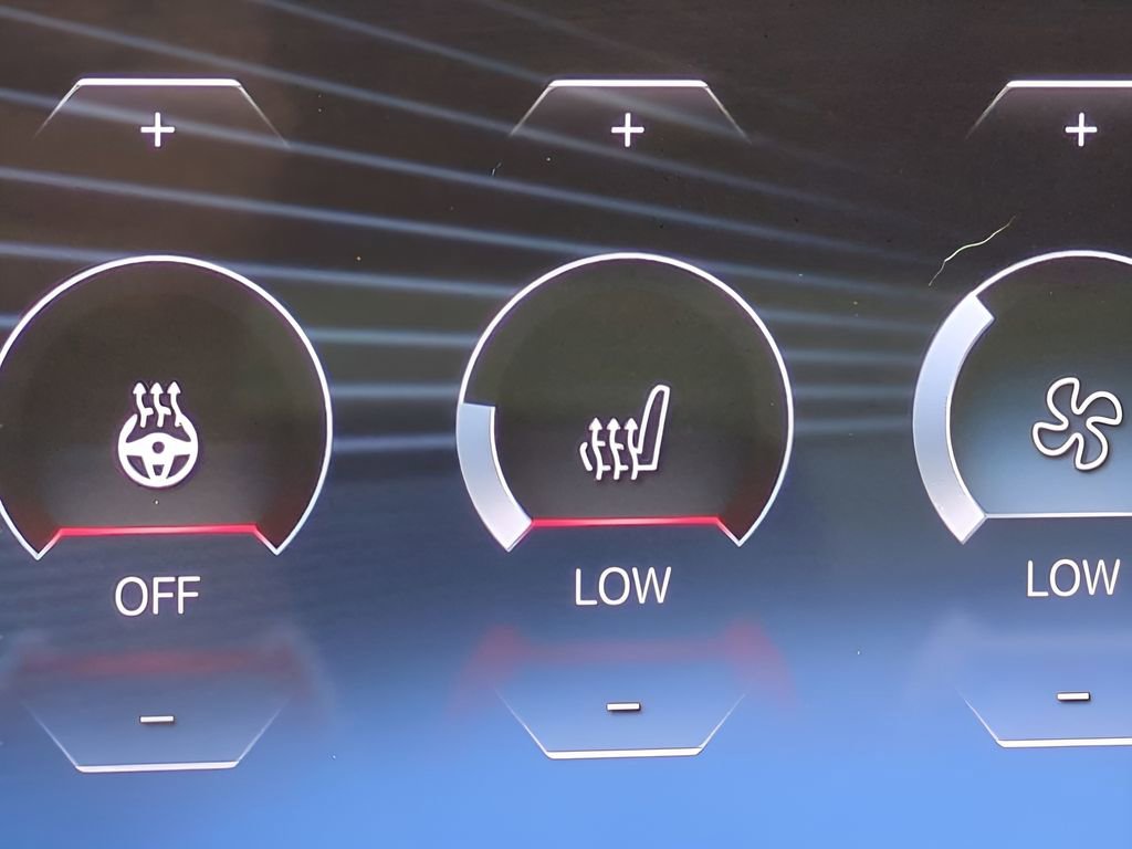 Used 2023 BMW X7 xDrive40i w/ Premium Package image 24