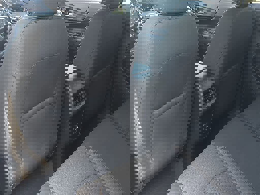 Used 2020 Chevrolet Equinox LT w/ Driver Convenience Package image 17