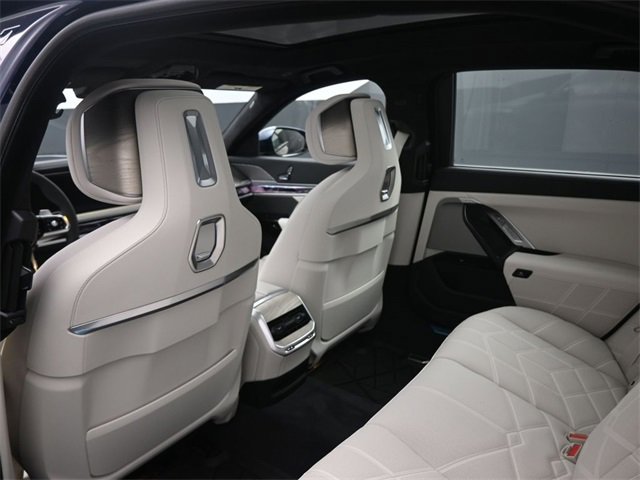 New 2025 BMW 760i xDrive w/ Executive Package image 23