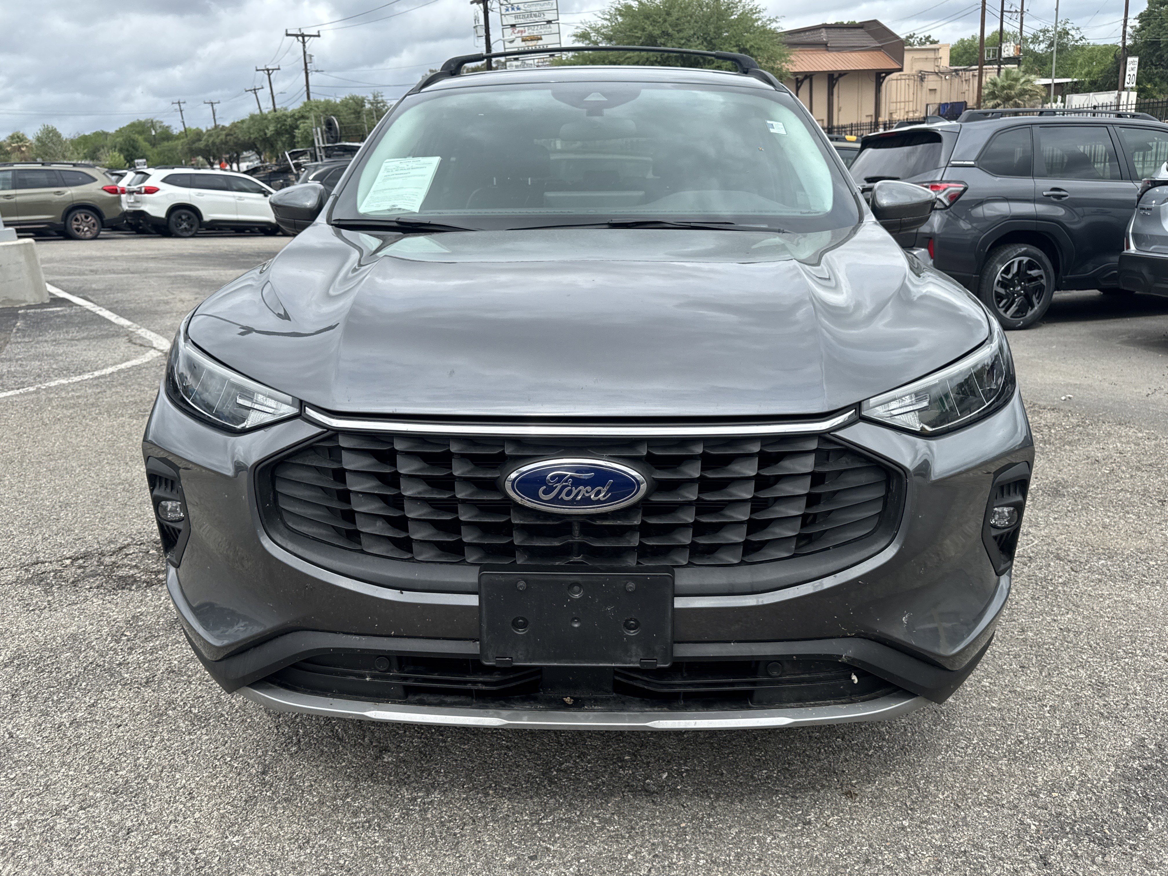 Used 2023 Ford Escape SE image 9