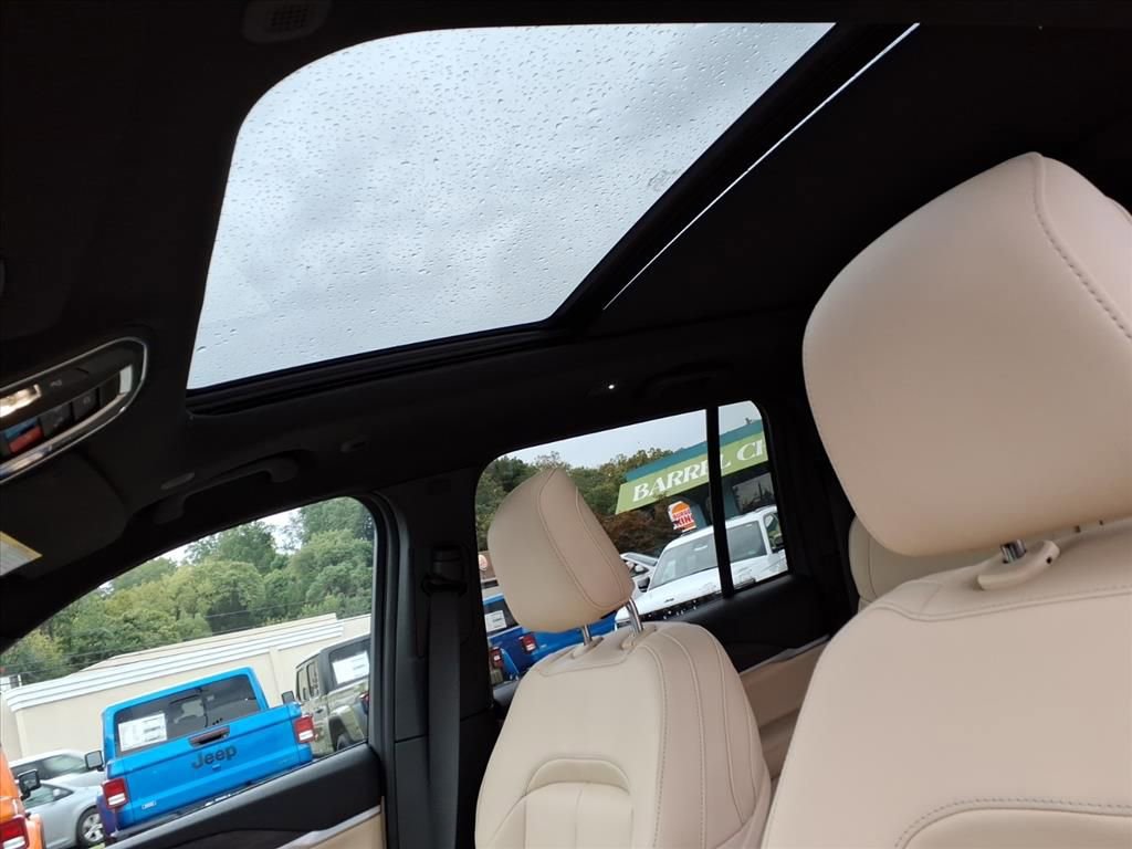 New 2025 Jeep Grand Cherokee Limited image 12