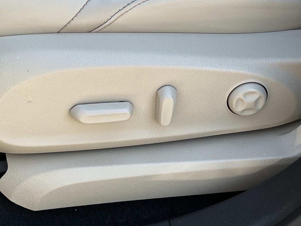Used 2020 Buick Envision Essence w/ Experience Buick Package image 23