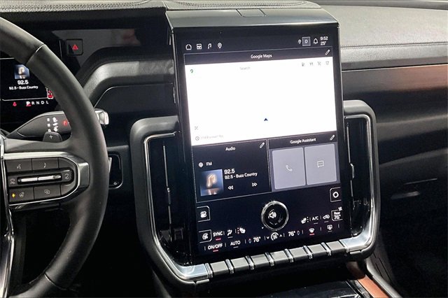 Used 2025 GMC Yukon Denali w/ Sun & Power Step Package image 9