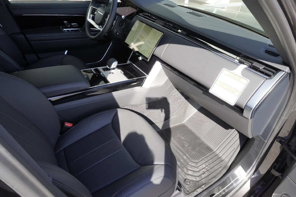 New 2026 Land Rover Range Rover Long Wheelbase SE AWD/4WD image 22