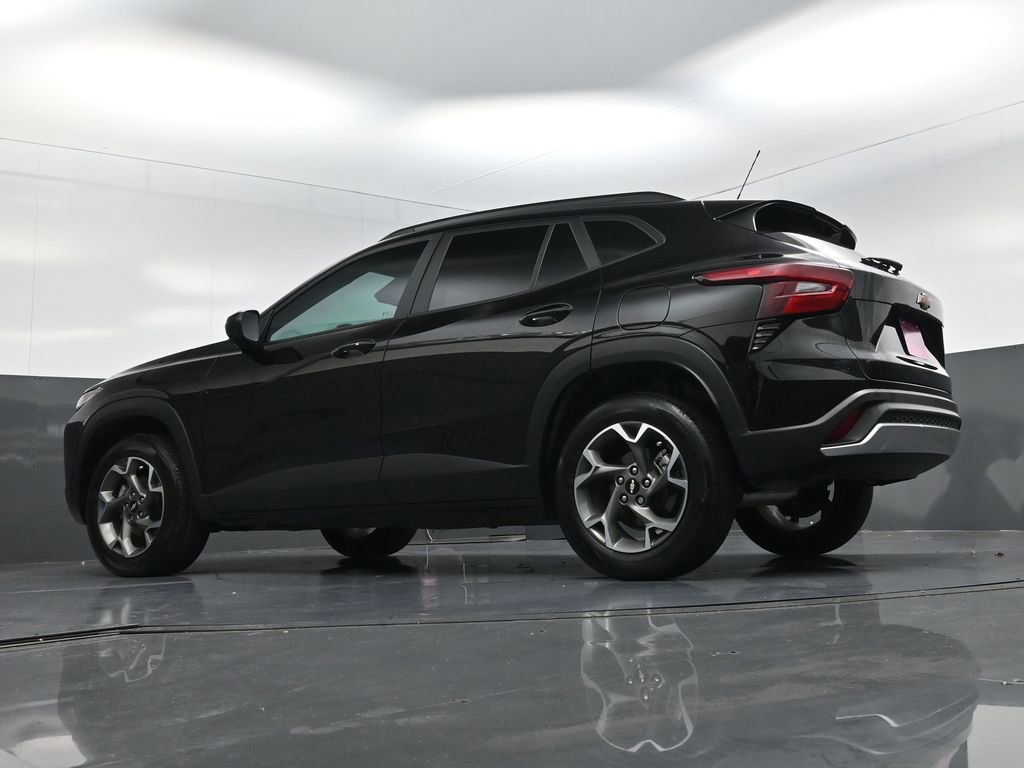 Used 2025 Chevrolet Trax LT w/ Driver Confidence Package image 20