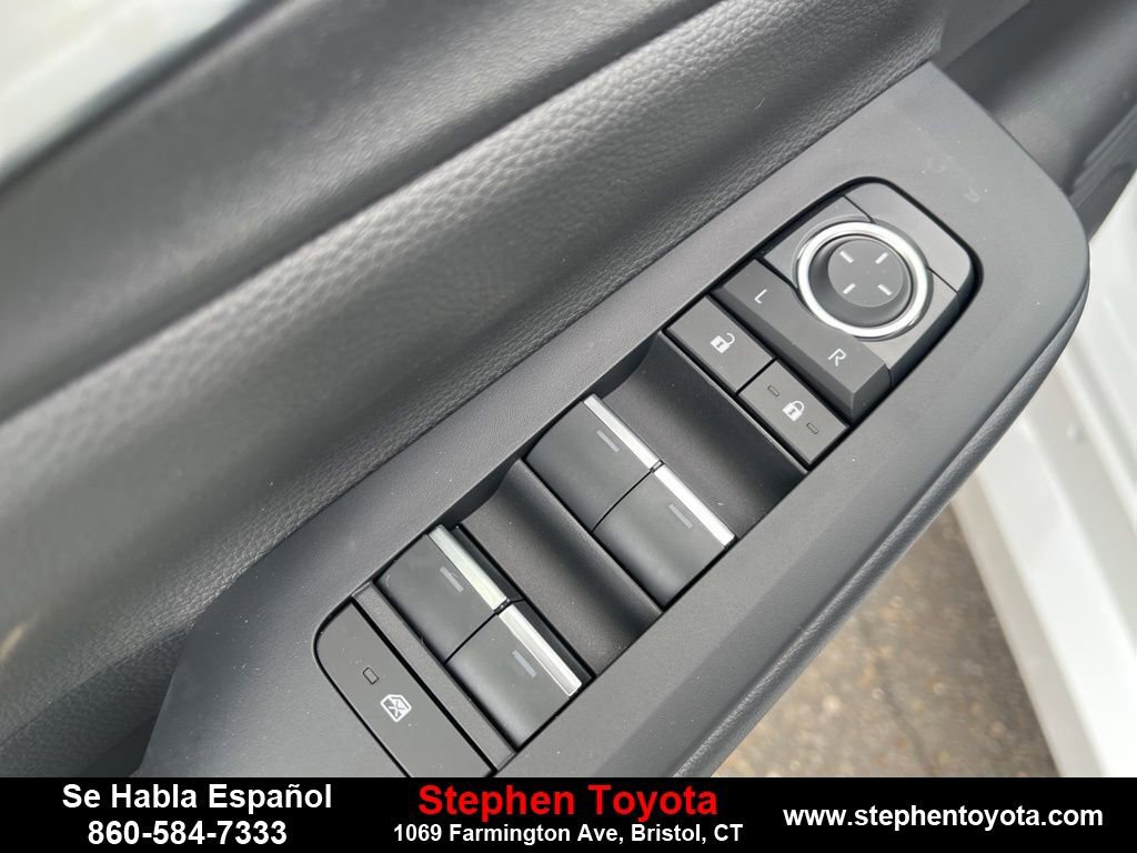 New 2025 Toyota Prius Plug-In Hybrid image 12