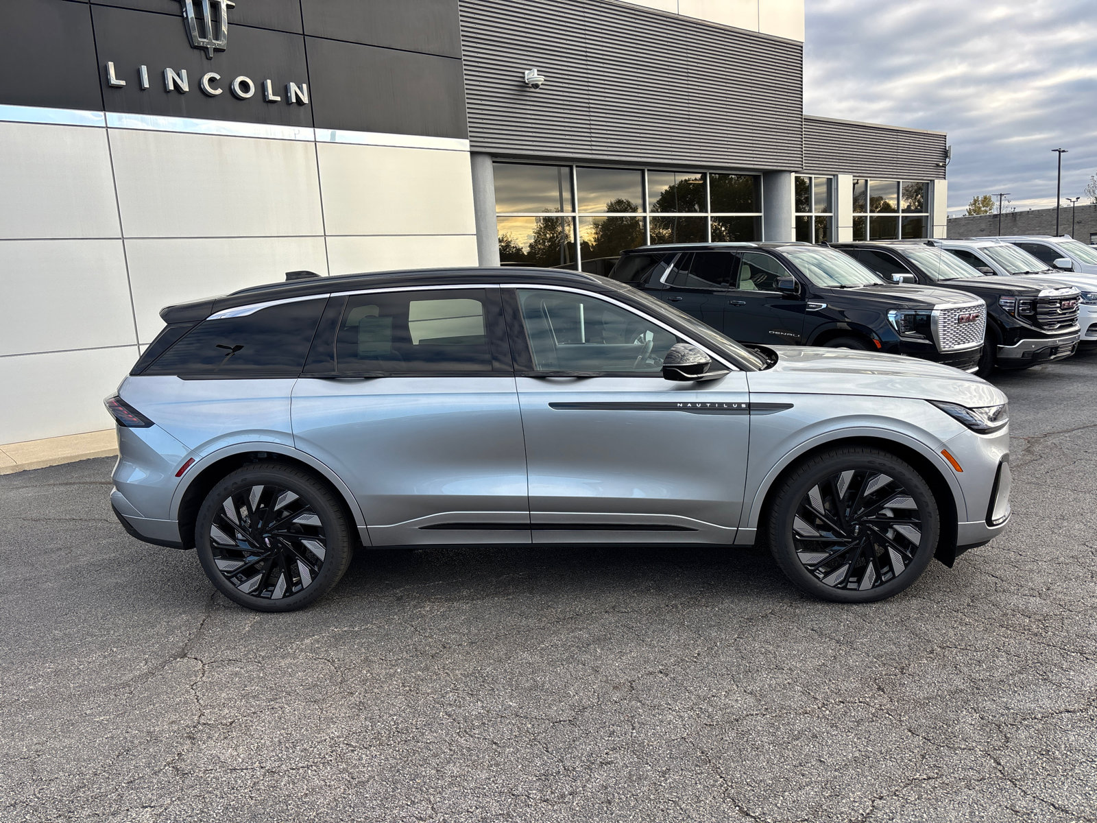 New 2026 Lincoln Nautilus Black Label w/ Jet Appearance Package image 8