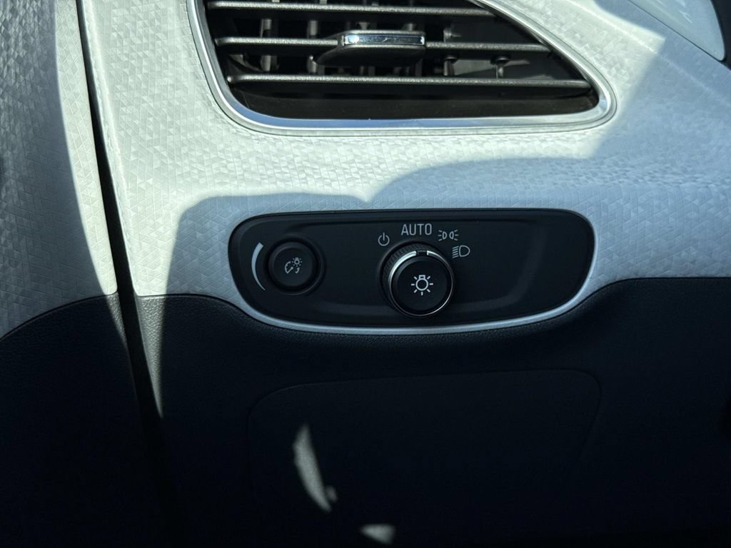 Used 2019 Chevrolet Bolt Premier FWD image 14