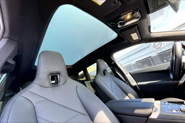 Used 2025 BMW iX xDrive50 AWD/4WD image 16