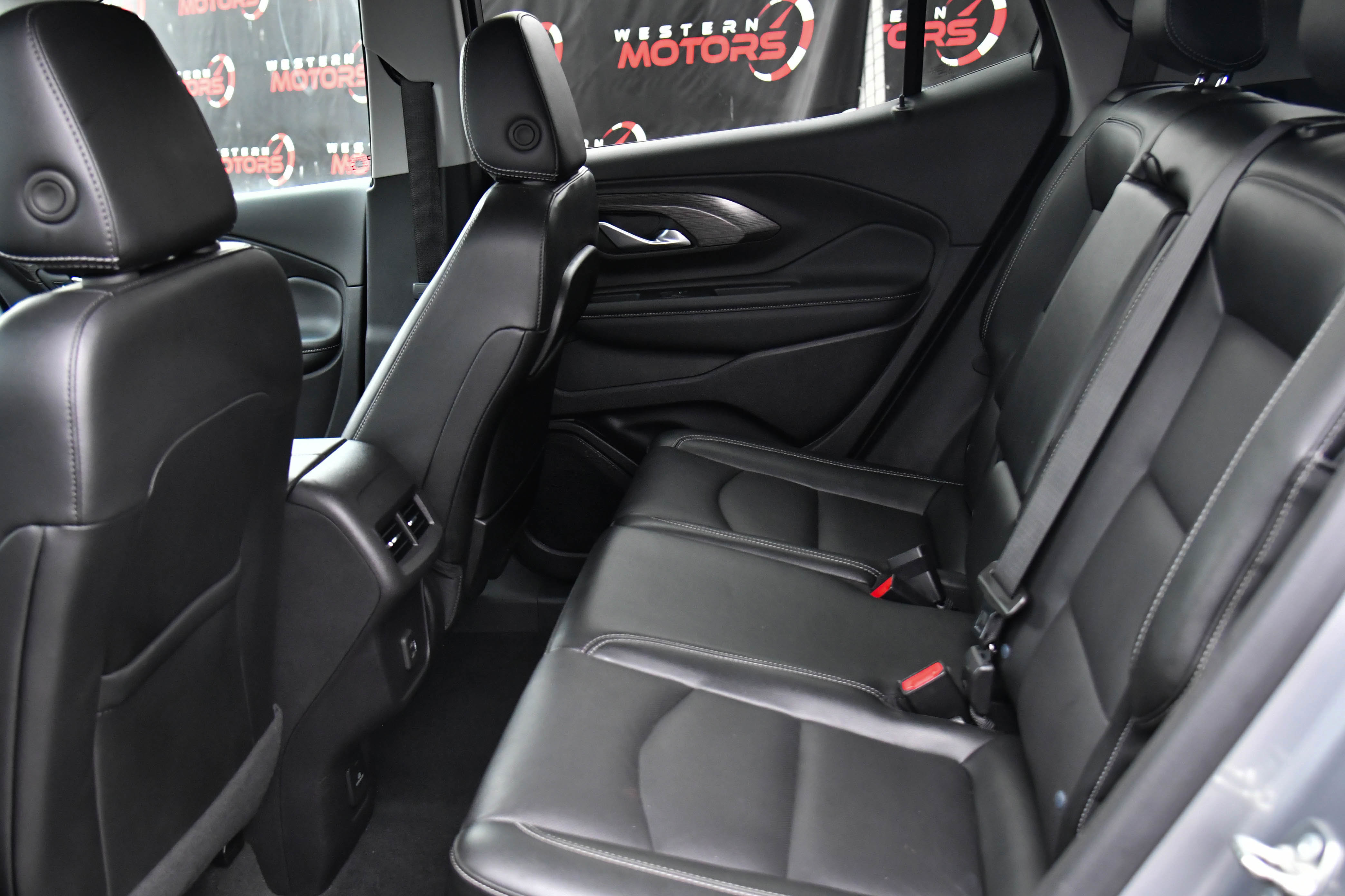 Used 2024 GMC Terrain SLT image 35