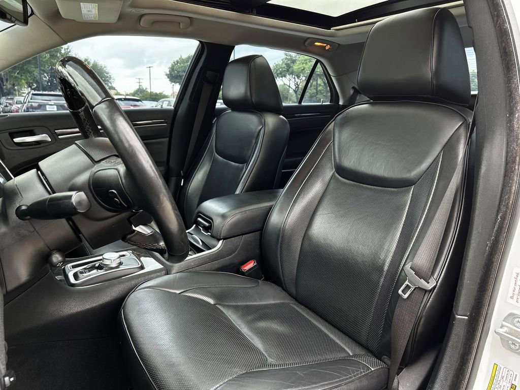 Used 2019 Chrysler 300 Limited image 27