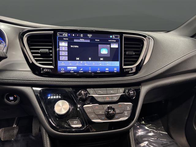 Certified 2025 Chrysler Pacifica Limited image 9