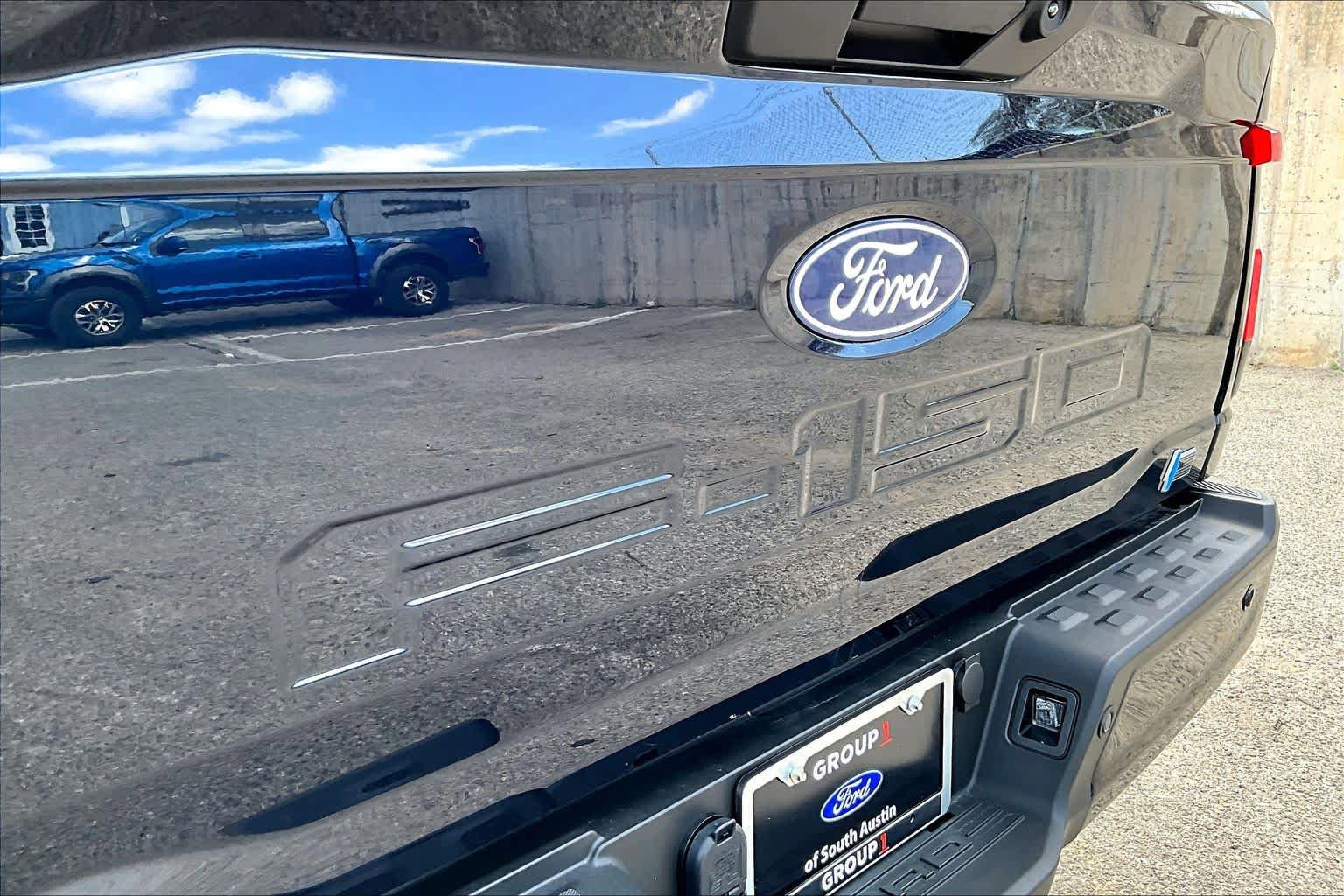 Certified 2025 Ford F150 Lightning XLT w/ Max Trailer Tow Package image 9