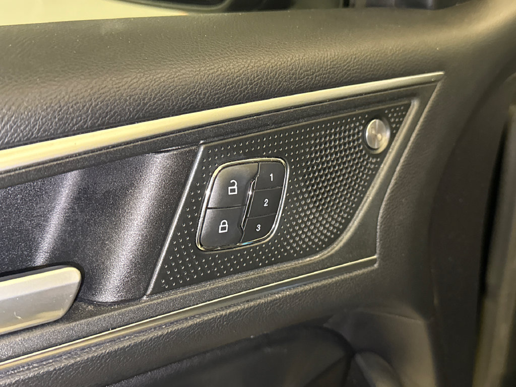 Used 2019 Ford Edge Titanium w/ Equipment Group 301A AWD/4WD image 22